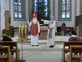 Der Heilige Nikolaus besuchte St. Crescentius (Foto: Karl-Franz Thiede)